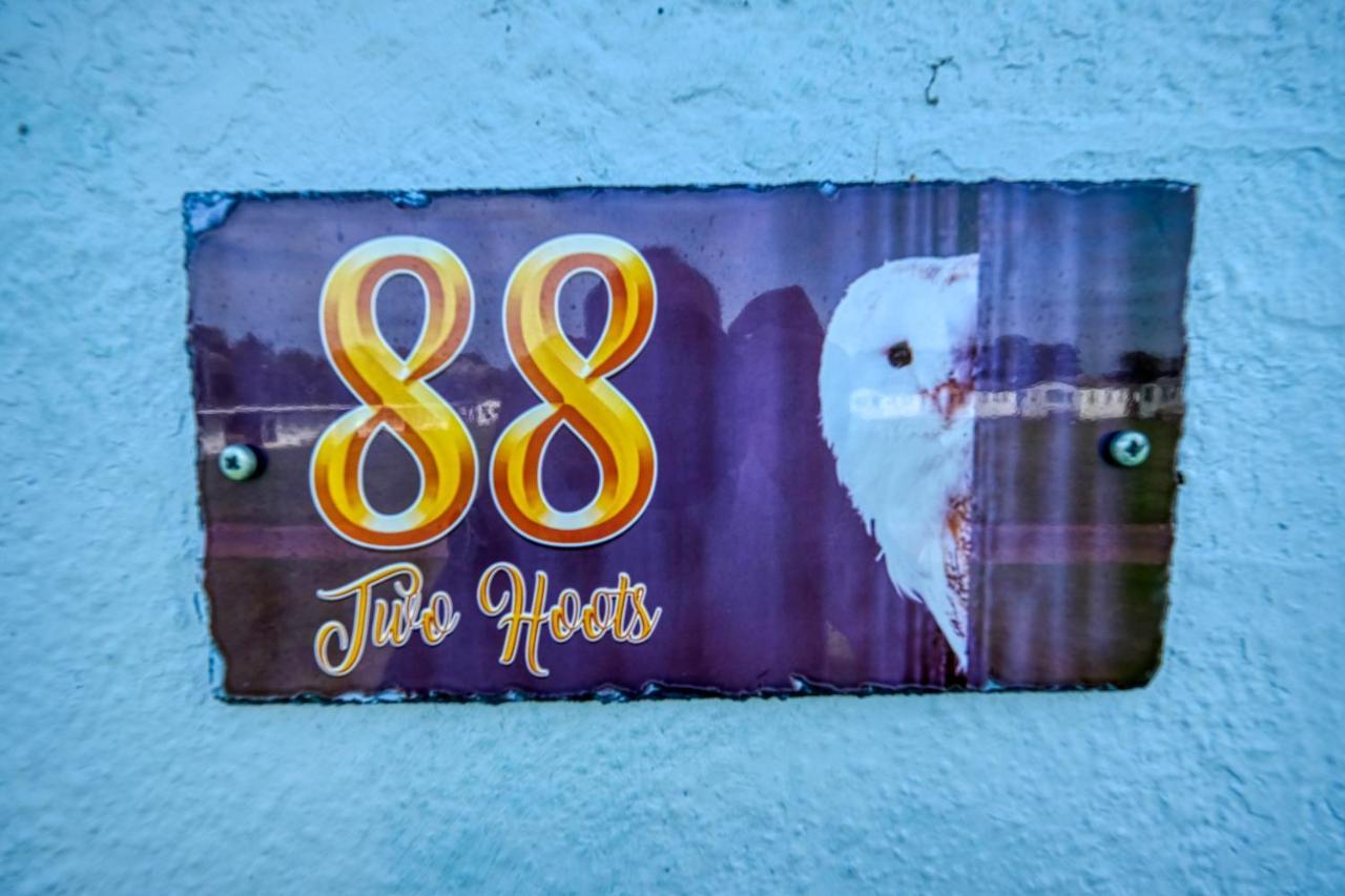 Two Hoots Chalet ムンデスリー エクステリア 写真